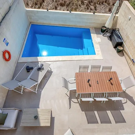 4 Bedroom Gozo With Private Pool & Garage Casa vacanze *