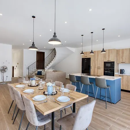 4 Bedroom Gozo With Private Pool & Garage *