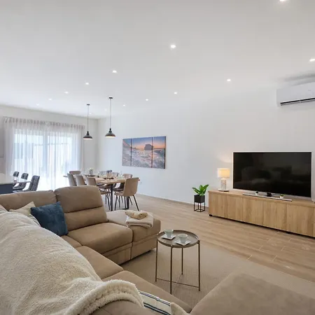 4 Bedroom Gozo With Private Pool & Garage *