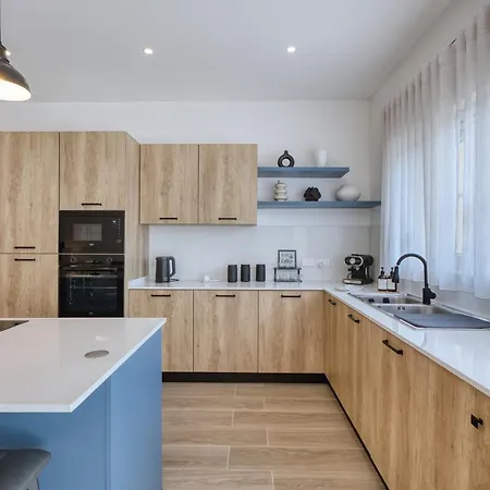 4 Bedroom Gozo With Private Pool & Garage *
