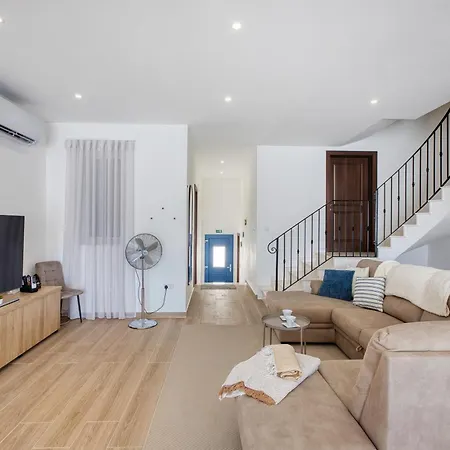 Casa vacanze 4 Bedroom Gozo With Private Pool & Garage Mgarr