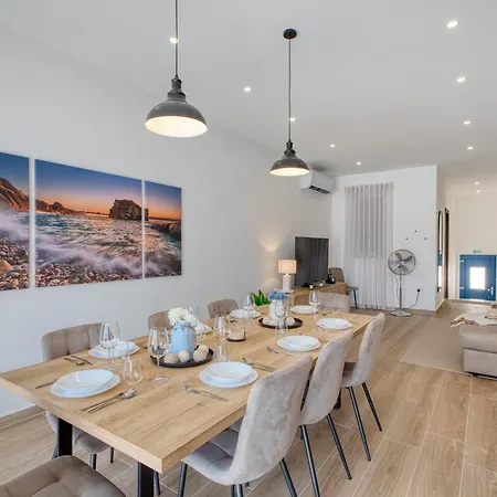 Casa vacanze 4 Bedroom Gozo With Private Pool & Garage *